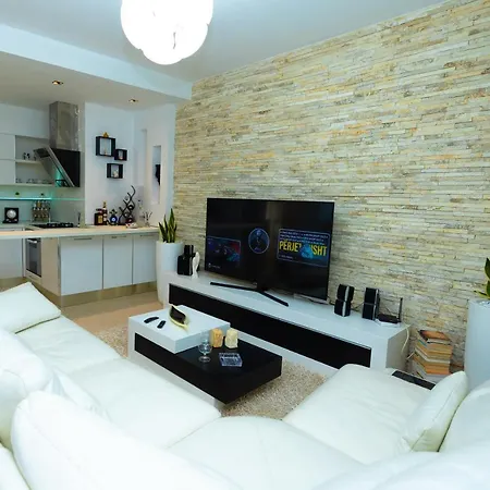 Hana Hot Tub * Vlorë