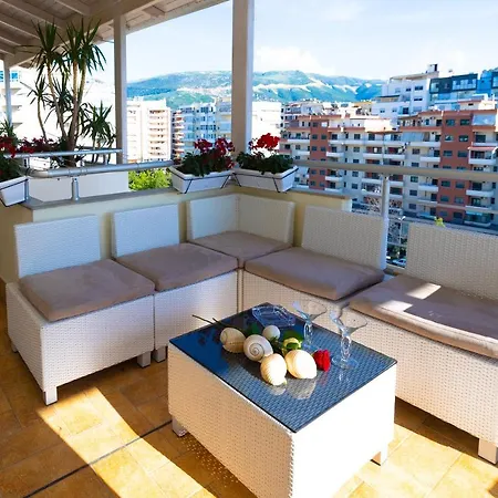 Hana Hot Tub Daire Avlonya