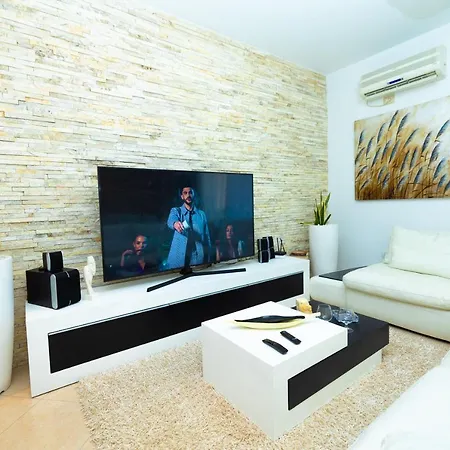 Hana Hot Tub Daire Avlonya