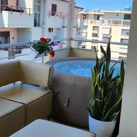 Hana Hot Tub * Avlonya