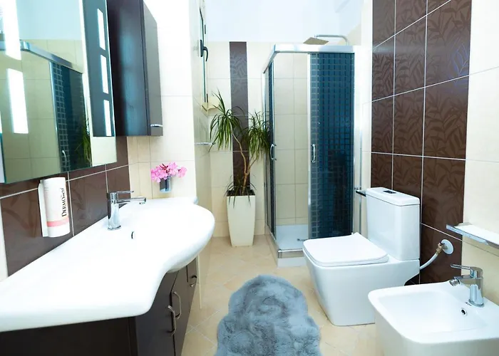 Hana Hot Tub * Avlonya