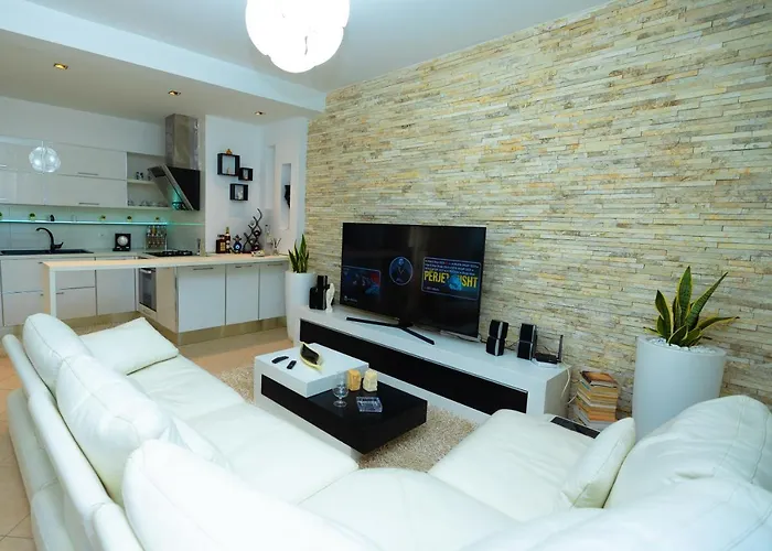 Hana Hot Tub * Avlonya