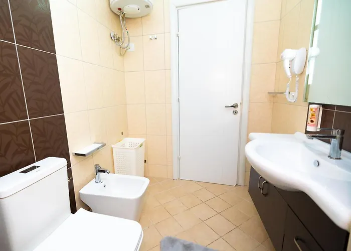 Hana Hot Tub * Vlorë