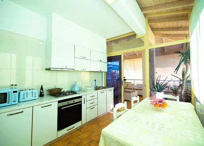 Hana Hot Tub * Avlonya